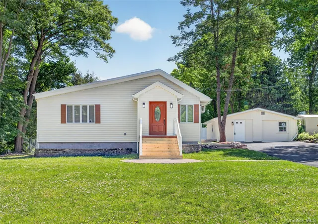 Homes for sale in Clarkstown, NY | 14 Forest Glen Rd, Clarkstown, NY 10989 | MLS# 1009228