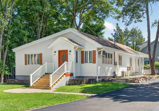 3rd image of 14 Forest Glen Rd, Valley Cottage, NY 10989 | MLS# 1009228