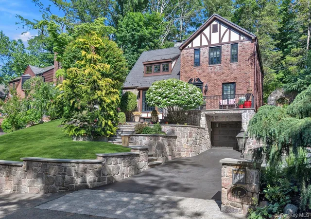 1st image of 17 Sinclair Martin Dr, North Hempstead, NY 11576 | MLS# 1009238