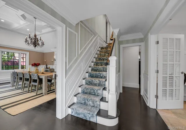 3rd image of 17 Sinclair Martin Dr, North Hempstead, NY 11576 | MLS# 1009238