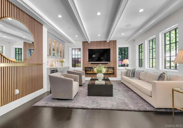 4th image of 17 Sinclair Martin Dr, North Hempstead, NY 11576 | MLS# 1009238