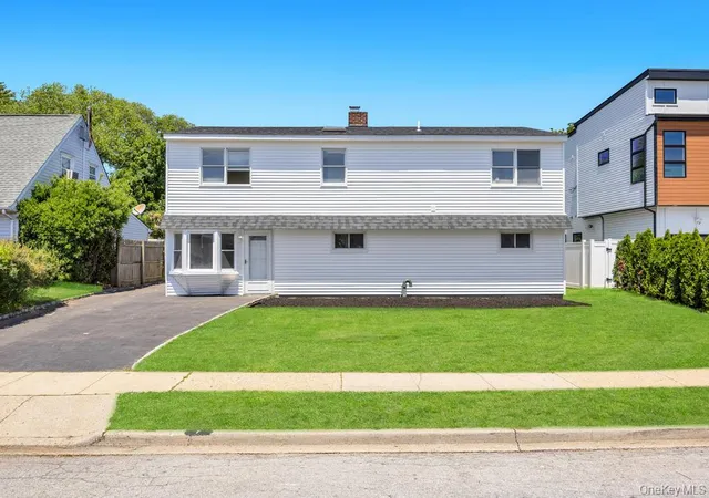 2nd image of 7 Sunrise Ln, Hempstead, NY 11756 | MLS# 1009250
