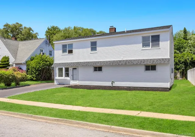 25th image of 7 Sunrise Ln, Hempstead, NY 11756 | MLS# 1009250