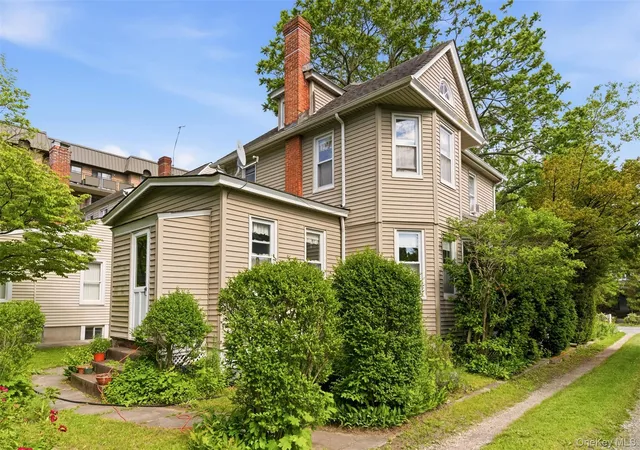 Homes for sale in North Hempstead, NY | 149 Maple Ave, North Hempstead, NY 11590 | MLS# 1009256