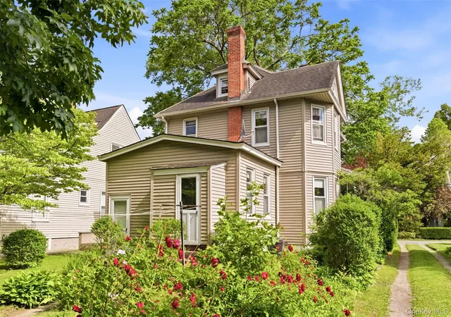Homes for sale in North Hempstead, NY | 149 Maple Ave, North Hempstead, NY 11590 | MLS# 1009256
