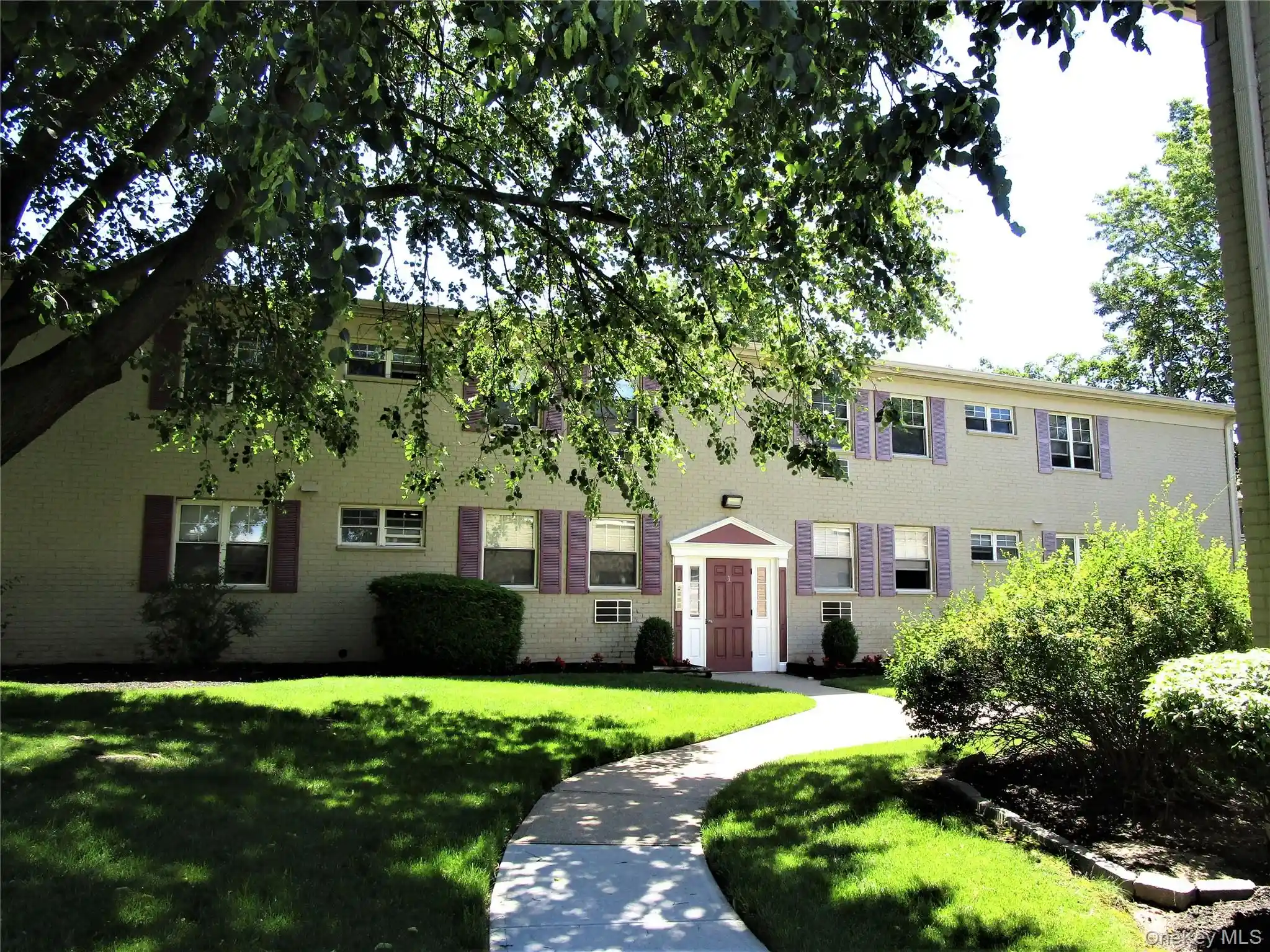 Listing Photo 2 - Condo for sale in 324 Post Ave located at 324 Post Ave, North Hempstead, NY 11030 - Unit #1G
