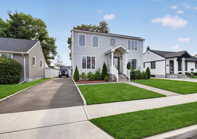 Photo 1 of Single family home for sale at 99 Kuhl Ave, Oyster Bay, NY 11801 | MLS# 1009307 | Listing updated on 2026-08-15
