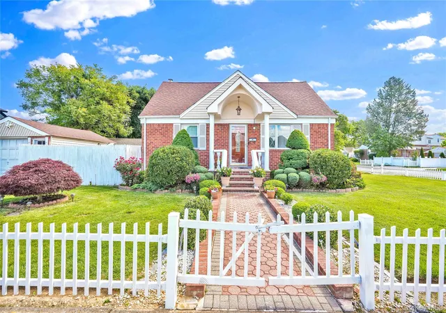 Photo 1 of Sale Pending at 3 Ash Ct, Hempstead, NY 11550 | MLS# 1009313 | Listing updated on 2026-06-30