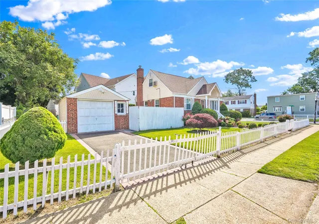Photo 4 of Sale Pending at 3 Ash Ct, Hempstead, NY 11550 | MLS# 1009313 | Listing updated on 2026-06-30