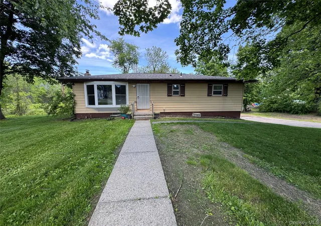 Homes for sale in Poughkeepsie, NY | 1 Corine Dr, Poughkeepsie, NY 12601 | MLS# 1009314