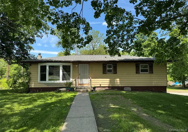 Homes for sale in Poughkeepsie, NY | 1 Corine Dr, Poughkeepsie, NY 12601 | MLS# 1009314