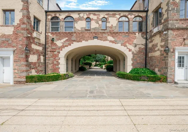 1st image of 215 Middle Neck Rd #3A - BUILDING 8, North Hempstead, NY 11021 | MLS# 1009328