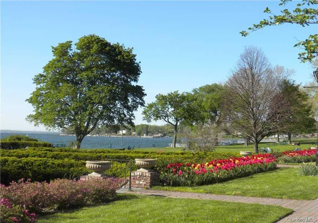 2nd image of 215 Middle Neck Rd, North Hempstead, NY 11021