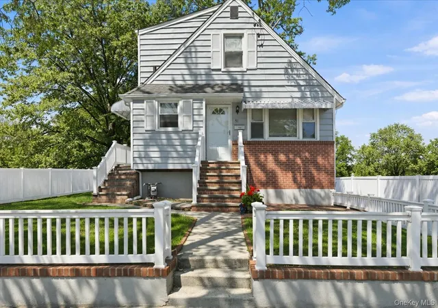 Photo 1 of Single family home for sale at 51 Hickory Rd, North Hempstead, NY 11050 | MLS# 1009334 | Listing updated on 2026-09-27