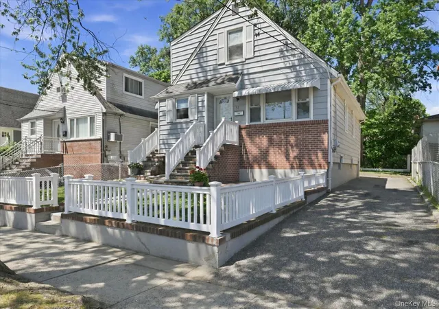 Photo 2 of Single family home for sale at 51 Hickory Rd, North Hempstead, NY 11050 | MLS# 1009334 | Listing updated on 2026-09-27