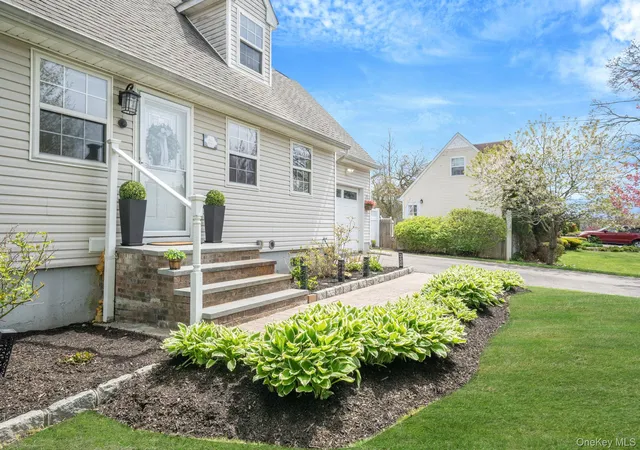 3rd image of 51 W Lake Dr, Brookhaven, NY 11772 | MLS# 1009335