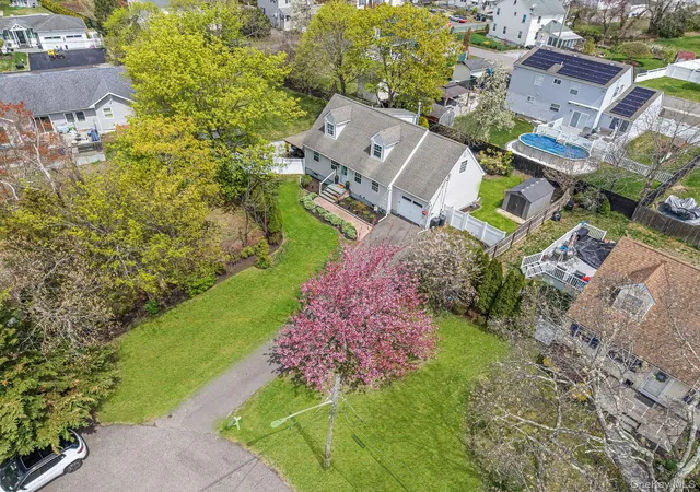 32nd image of 51 W Lake Dr, Brookhaven, NY 11772 | MLS# 1009335