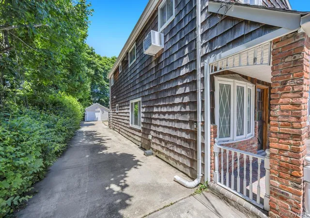 Photo 3 of Sale Pending at 29 Pearsall St, Babylon, NY 11702 | MLS# 1009346 | Listing updated on 2026-07-22