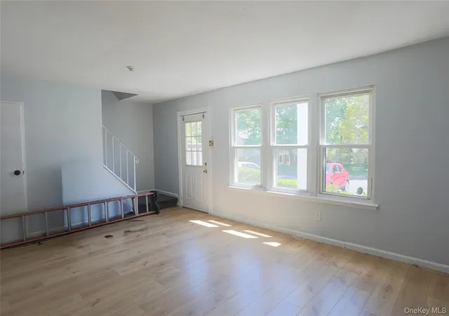 3rd image of 3 Vly Forge Ct, Brookhaven, NY 11961