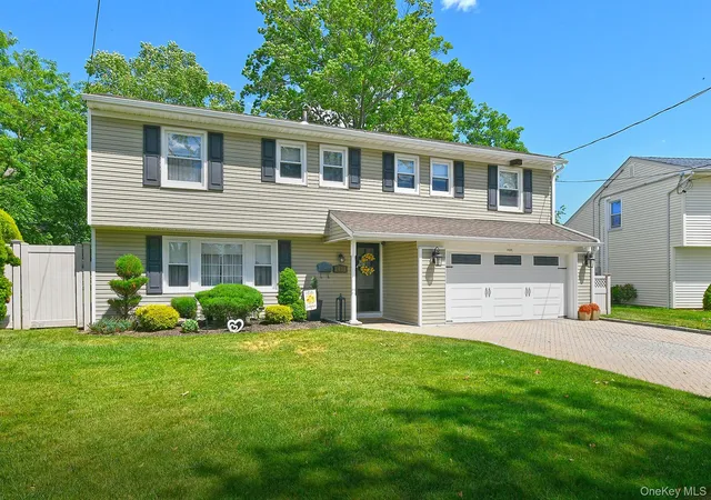 2nd image of 2432 Kayron Ln, Hempstead, NY 11710 | MLS# 1009357