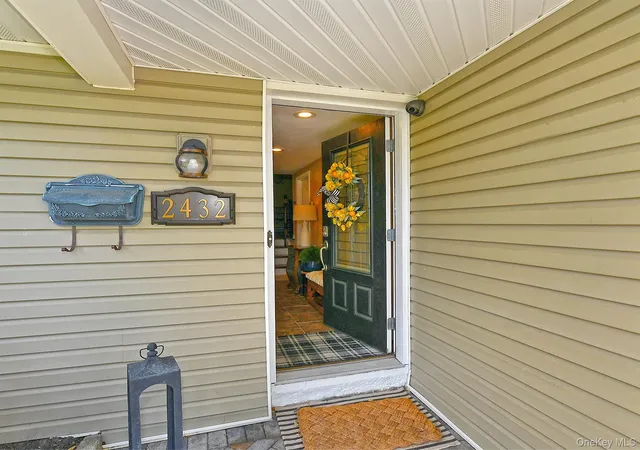 4th image of 2432 Kayron Ln, Hempstead, NY 11710 | MLS# 1009357