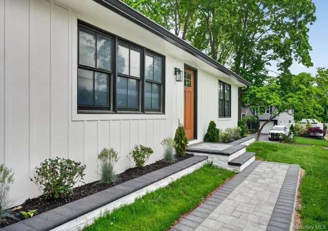 Photo 3 of Single family home for sale at 85 Kenneth Ave, Huntington, NY 11743 | MLS# 1009359 | Listing updated on 2026-08-30