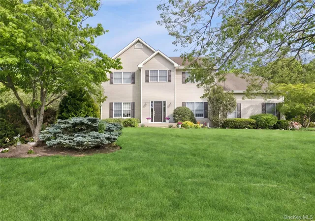 Photo 1 of Sale Pending at 3 Naomi Ct, Huntington, NY 11747 | MLS# 1009376 | Listing updated on 2026-08-26