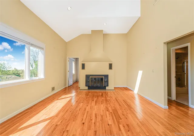 Homes for sale in New York, NY | 215 Coverly Ave, New York, NY 10301 | MLS# 1009383