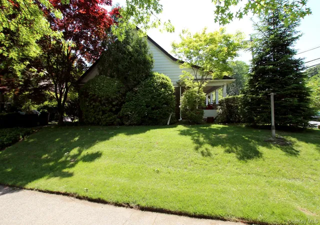 Photo 3 of Sale Pending at 82 04 188th Street, Hollis, NY 11423 | MLS# 1009420 | Listing updated on 2026-09-15