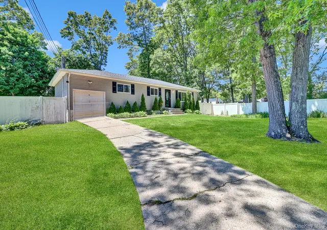 3rd image of 9 Taft Ct, Deer Park, NY 11729 | MLS# 1009422
