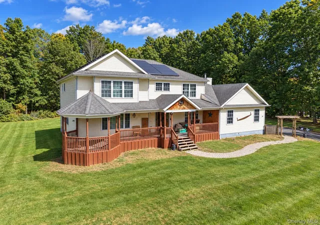 Photo 3 of Single family home for sale at 44 Paglia Dr, Wallkill, NY 10932 | MLS# 1009460 | Listing updated on 2026-09-30