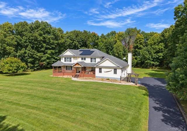 Photo 3 of Single family home for sale at 44 Paglia Dr, Wallkill, NY 10932 | MLS# 1009460 | Listing updated on 2026-09-30