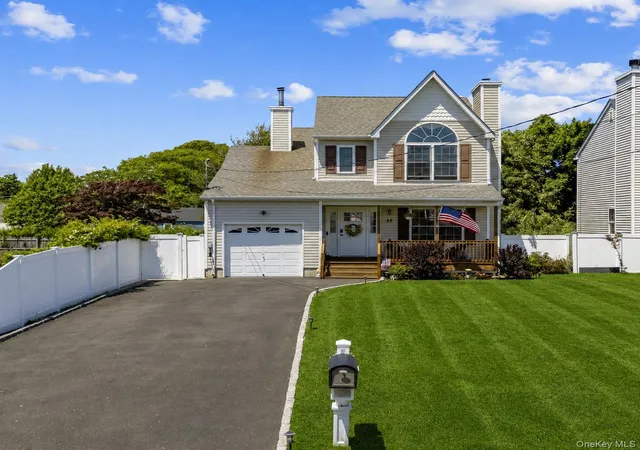 Single family home for sale at 39 Seymour Dr, Shirley, NY 11967 | MLS# 1009491 | Listing updated on 2026-07-03