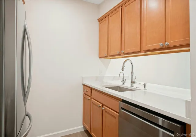 Listing Photo 4 - Condo for sale in building located at 314 Sutton Dr, Bedford, NY 10549 - Unit #314