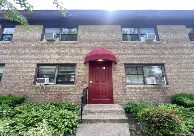 2nd image of 6968 137th St, Flushing, NY 11367