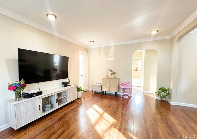 3rd image of 6968 137th St, New York, NY 11367