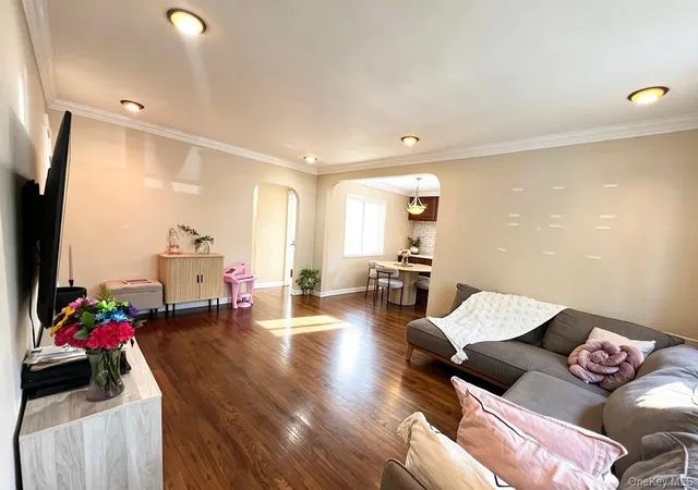 4th image of 6968 137th St, New York, NY 11367