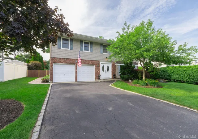 Single family home for sale at 19 Knoll Ln, Smithtown, NY 11787 | MLS# 1009532
