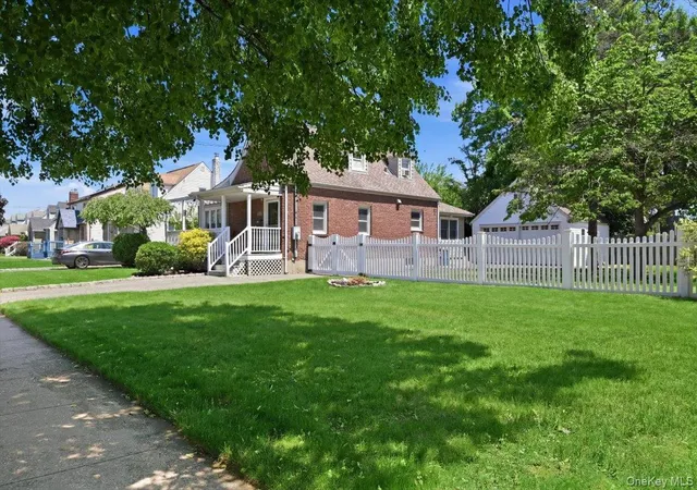 41st image of 2395 Yorktown St, Oceanside, NY 11572 | MLS# 1009536