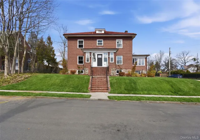 Photo 4 of Sale Pending at 55 Stuyvesant Plz, Mount Vernon, NY 10552 | MLS# 1009538 | Listing updated on 2026-08-24