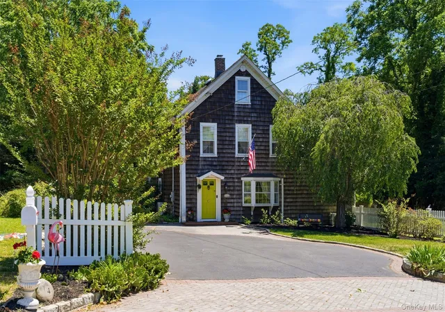 1st image of 4 Landing Meadow Rd, Smithtown, NY 11787 | MLS# 1009540