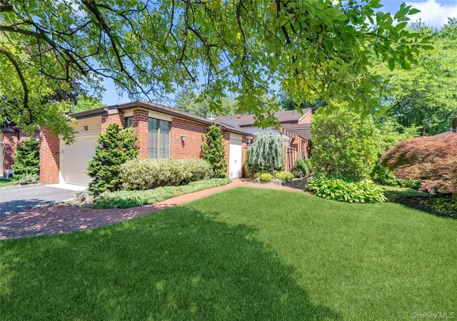 Photo 1 of Sale Pending at 265 Sparrow Dr #265, Manhasset, NY 11030 | MLS# 1009542 | Listing updated on 2026-07-11