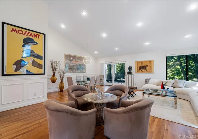 Photo 3 of Sale Pending at 265 Sparrow Dr #265, Manhasset, NY 11030 | MLS# 1009542 | Listing updated on 2026-07-11