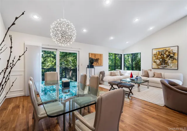Listing Photo 5 - Condo for sale in building located at 265 Sparrow Dr, Manhasset, NY 11030 - Unit #265