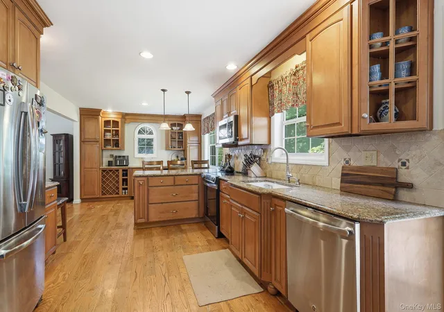 5th image of 3122 Poplar St, Yorktown Heights, NY 10598 | MLS# 1009543