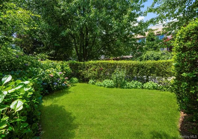 Photo 3 of Sale Pending at 398 Cortlandt Ave #8, Mamaroneck, NY 10543 | MLS# 1009552 | Listing updated on 2026-08-04