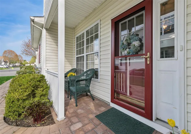3rd image of 17 Constantine Wy, Mount Sinai, NY 11766 | MLS# 1009566