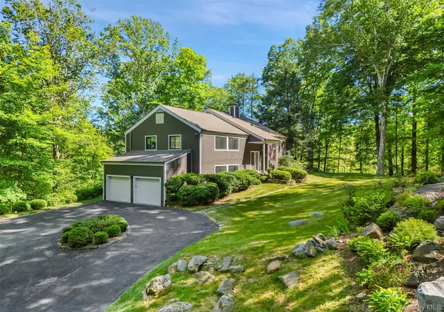 Homes for sale in Bedford, NY | 95 Hickory Kingdom Rd, Bedford, NY 10506 | MLS# 1009629