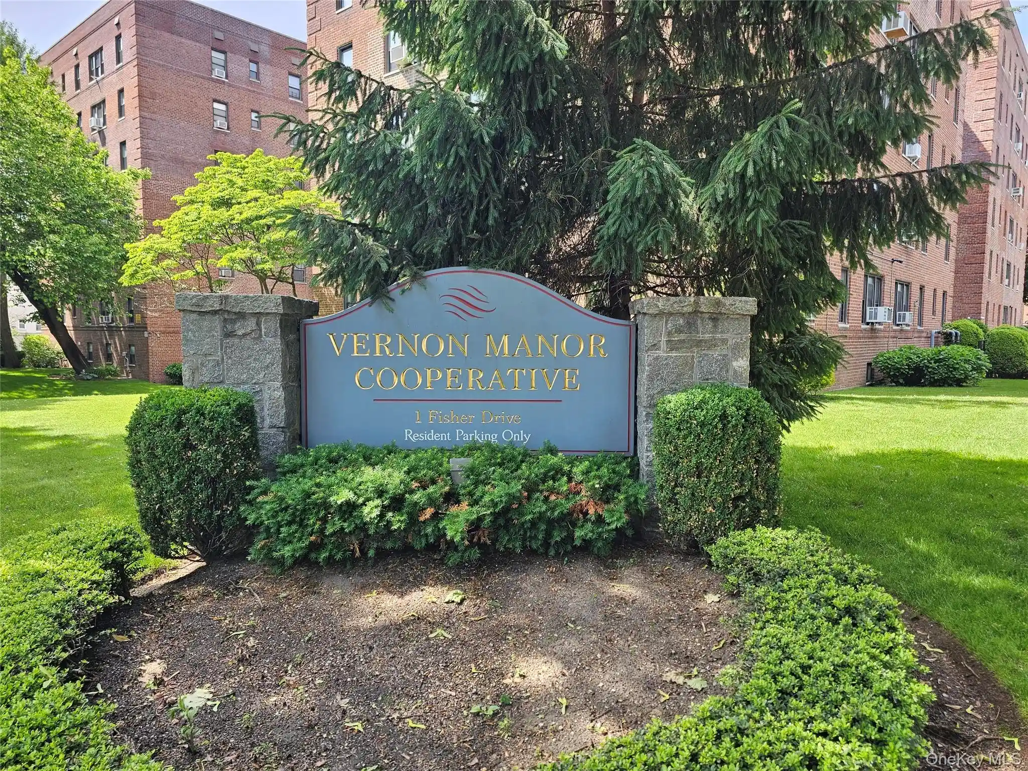 Listing Photo 2 - Condo for sale in 1 Fisher Dr located at 1 Fisher Dr, Mount Vernon, NY 10550 - Unit #607
