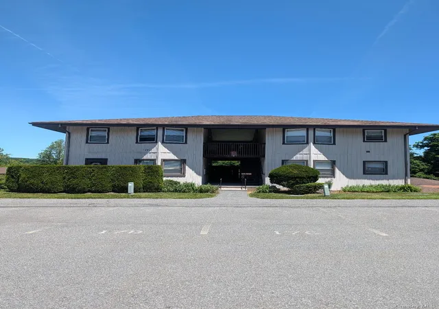 Homes for sale in Yorktown, NY | 17 Hastings Ct #A, Yorktown, NY 10598 | MLS# 1009641